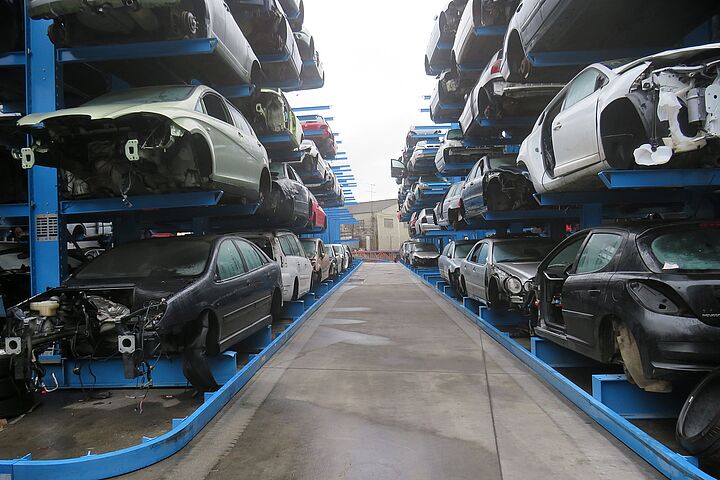 Estanterías cantilever para coches
