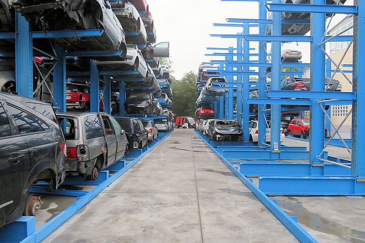 Estanterías cantilever para coches