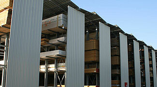 estantería cantilever con techo