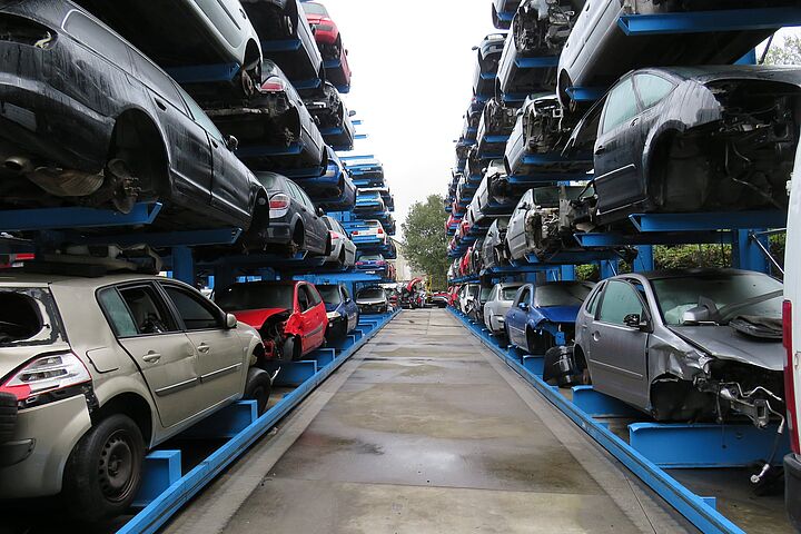 Estanterías cantilever para coches